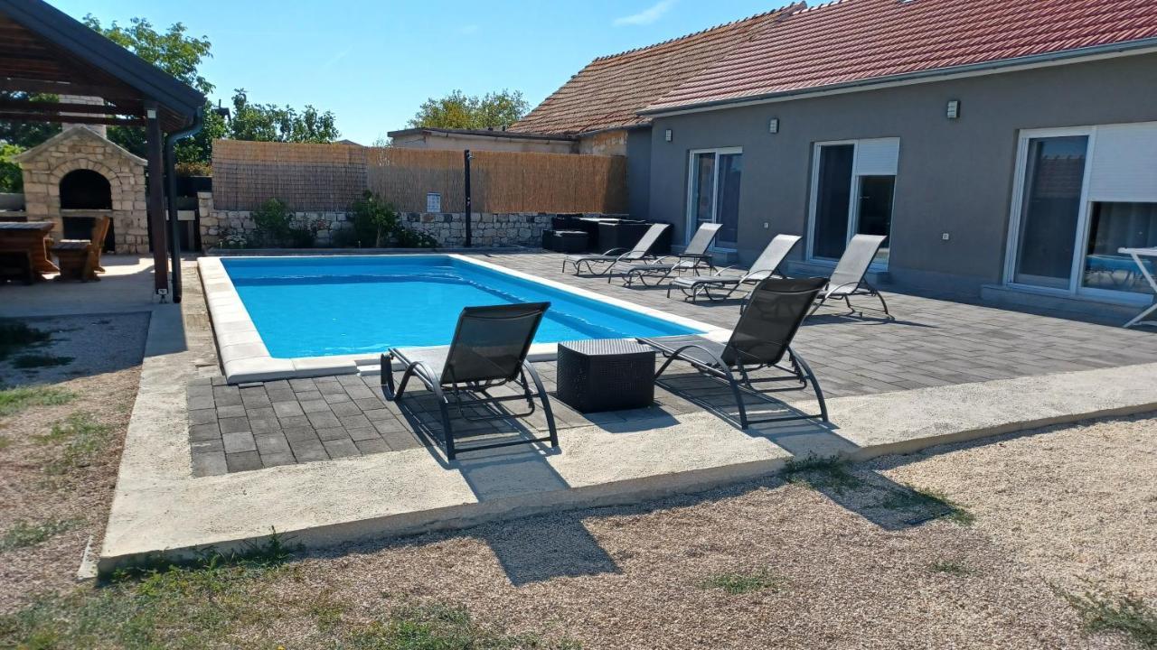 Olive Tree House With Jacuzzi, Wifi And 40M2 Pool Villa Siritovci Dış mekan fotoğraf