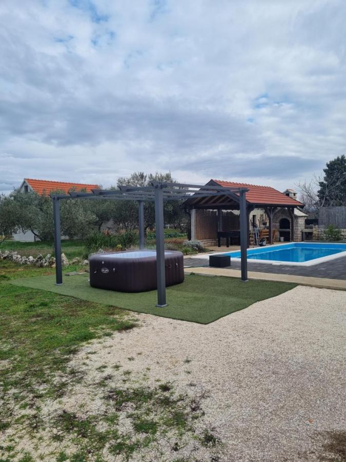 Olive Tree House With Jacuzzi, Wifi And 40M2 Pool Villa Siritovci Dış mekan fotoğraf
