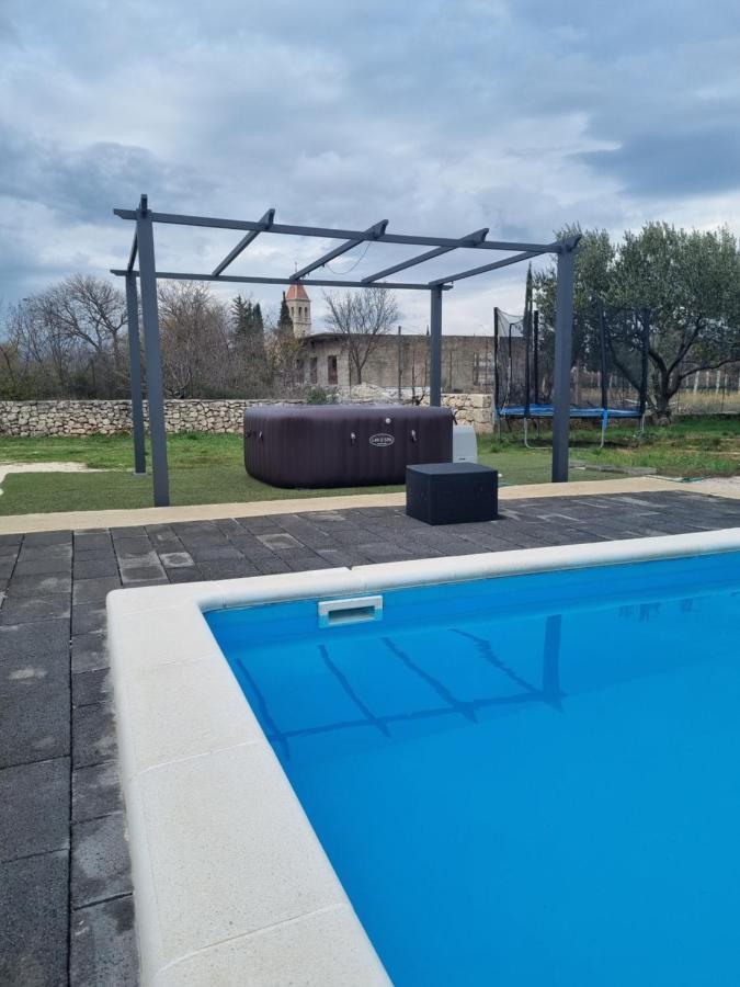 Olive Tree House With Jacuzzi, Wifi And 40M2 Pool Villa Siritovci Dış mekan fotoğraf